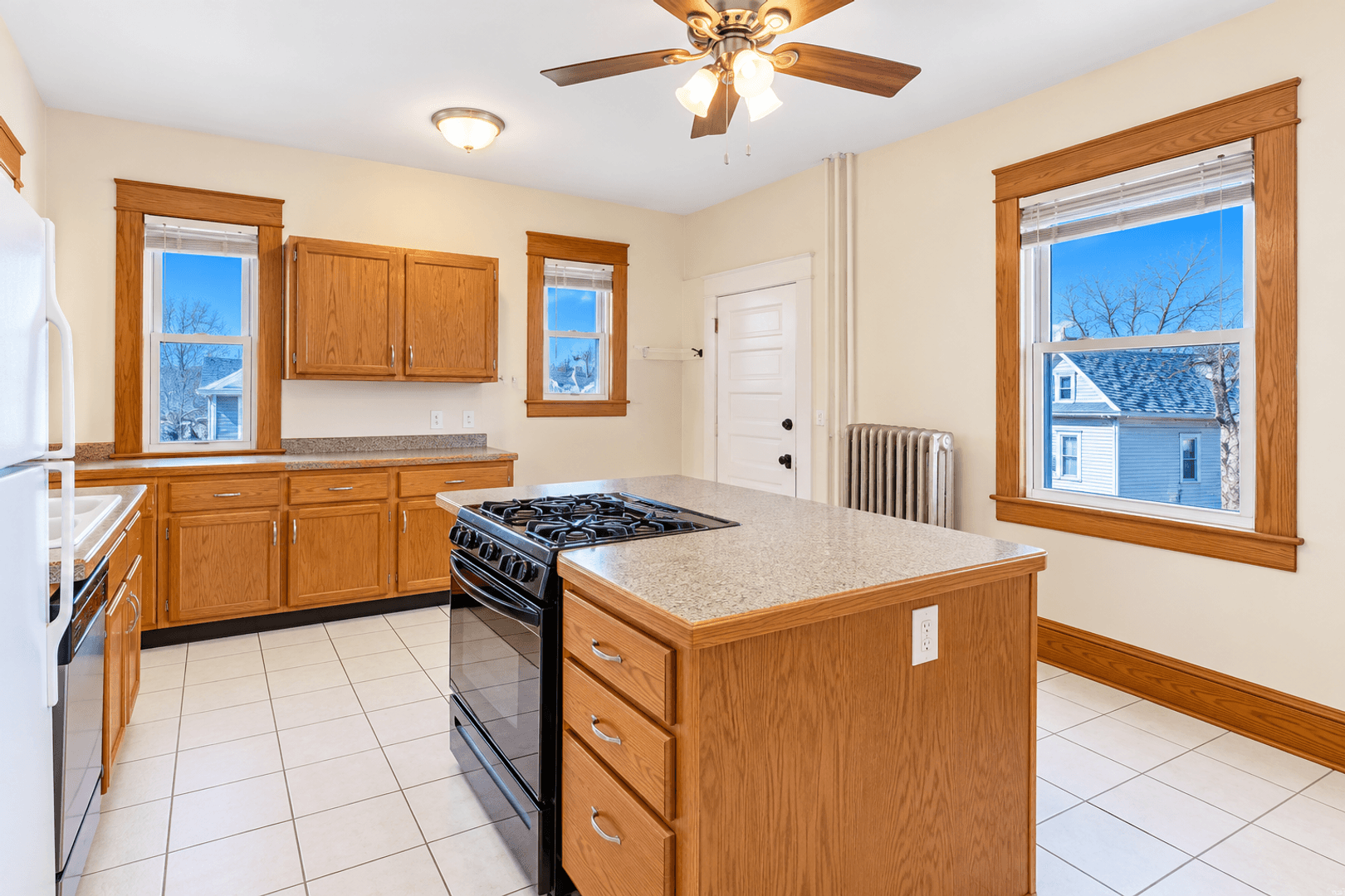 Saint Paul Apartment: 1607-1609 Van Buren Ave