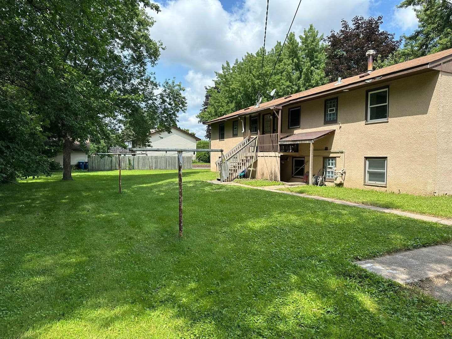 Newport Apartment: 650 4th St