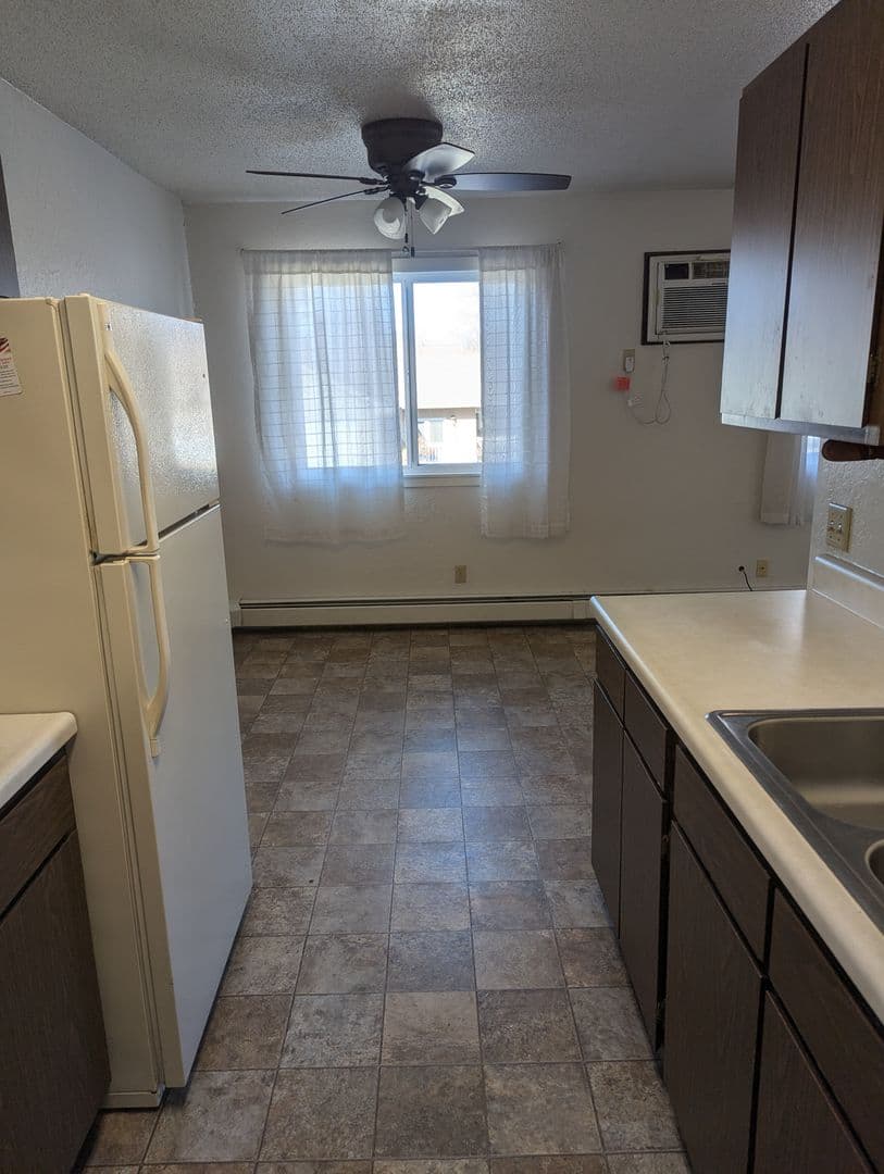 Luverne Apartment: 415 E Luverne St