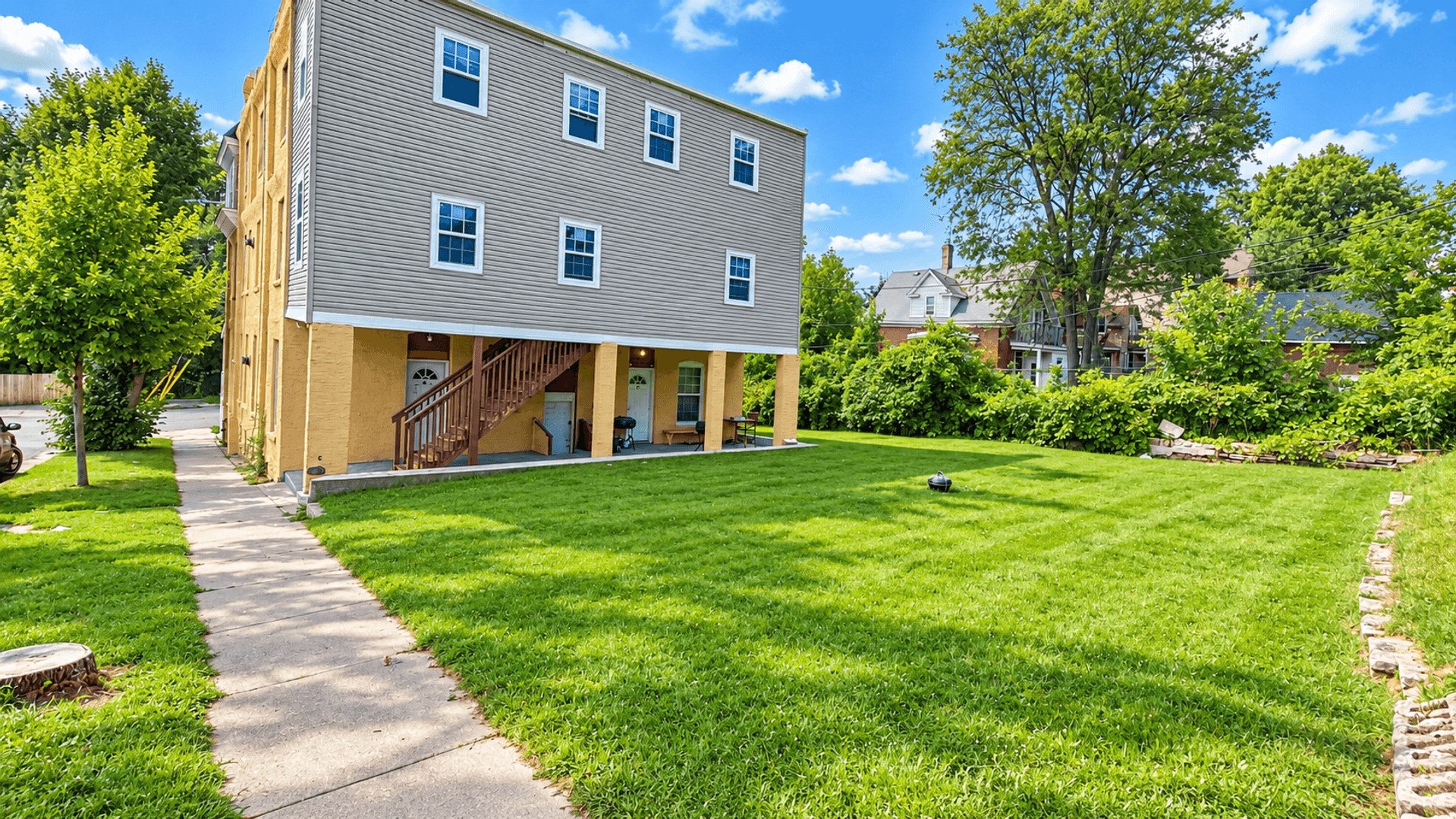 Saint Paul Apartment: 868-870 Westminster St