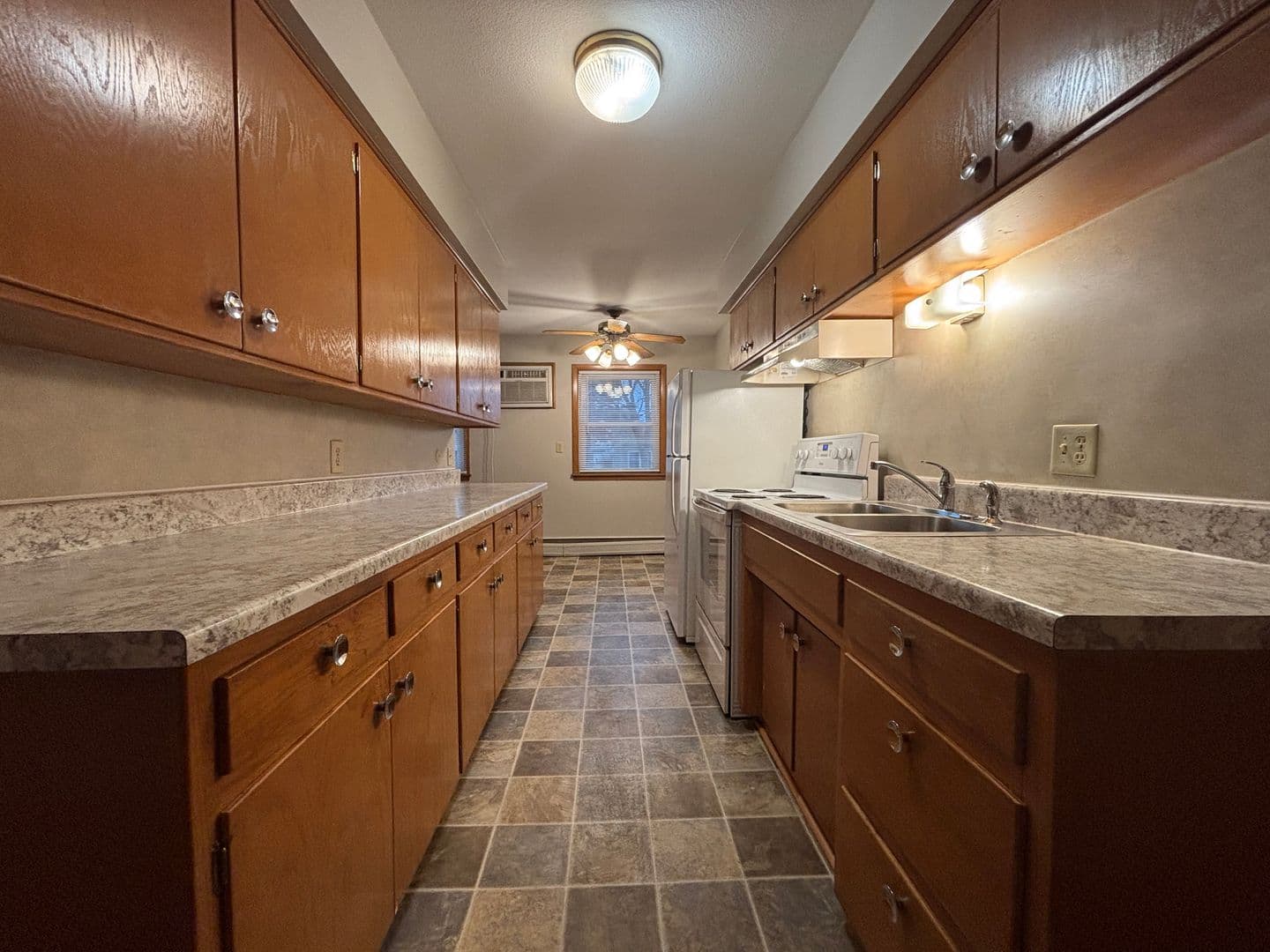 Saint Paul Apartment: 984 Van Buren Ave