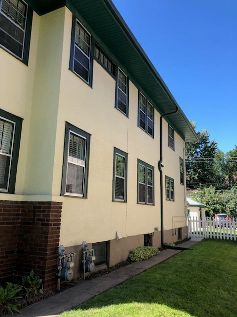 Saint Paul Apartment: 1135-1137 Goodrich Ave