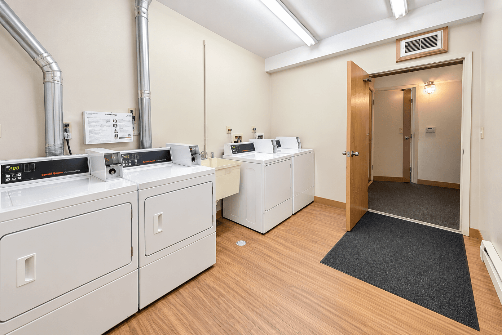 Saint Paul Apartment: 760 Mount Curve Blvd