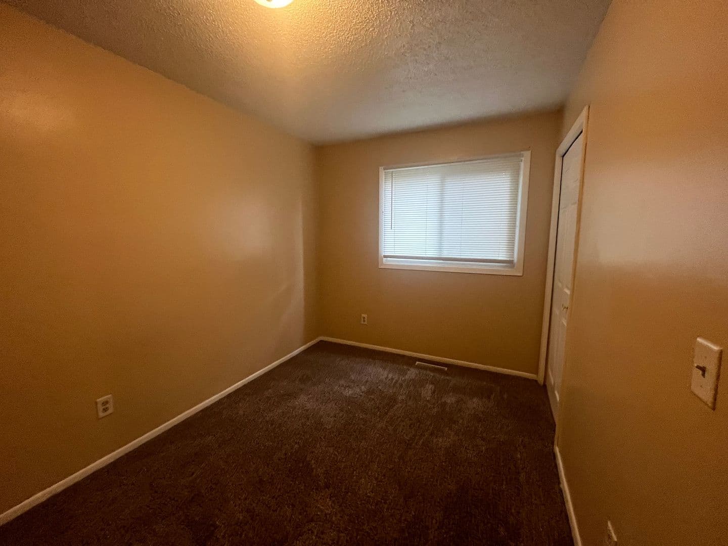 Eagan Apartment: 942 Wescott Trail