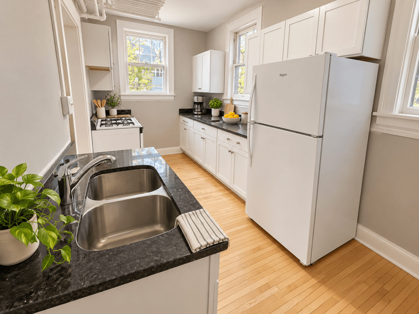 Saint Paul Apartment: 1022 Osceola Ave