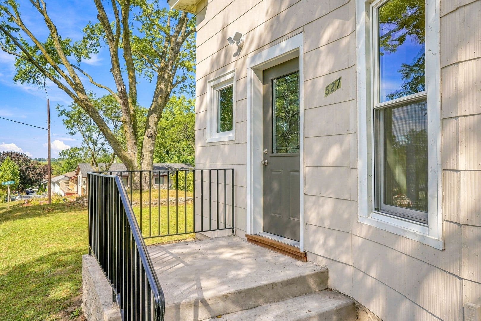 Saint Paul House: 527 Arlington Ave E
