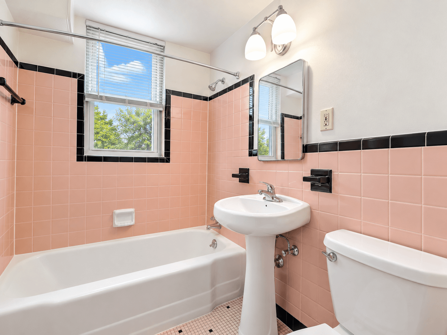 Saint Paul Apartment: 1897 Grand Ave