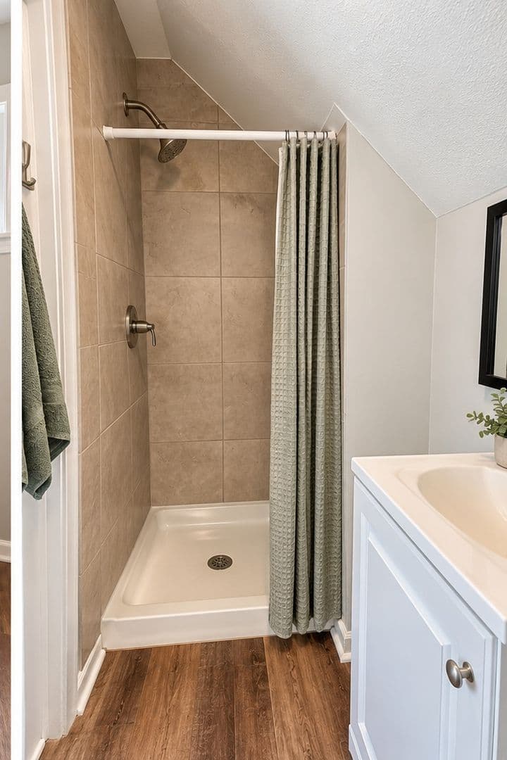 South Saint Paul Apartment: 239 Park St W
