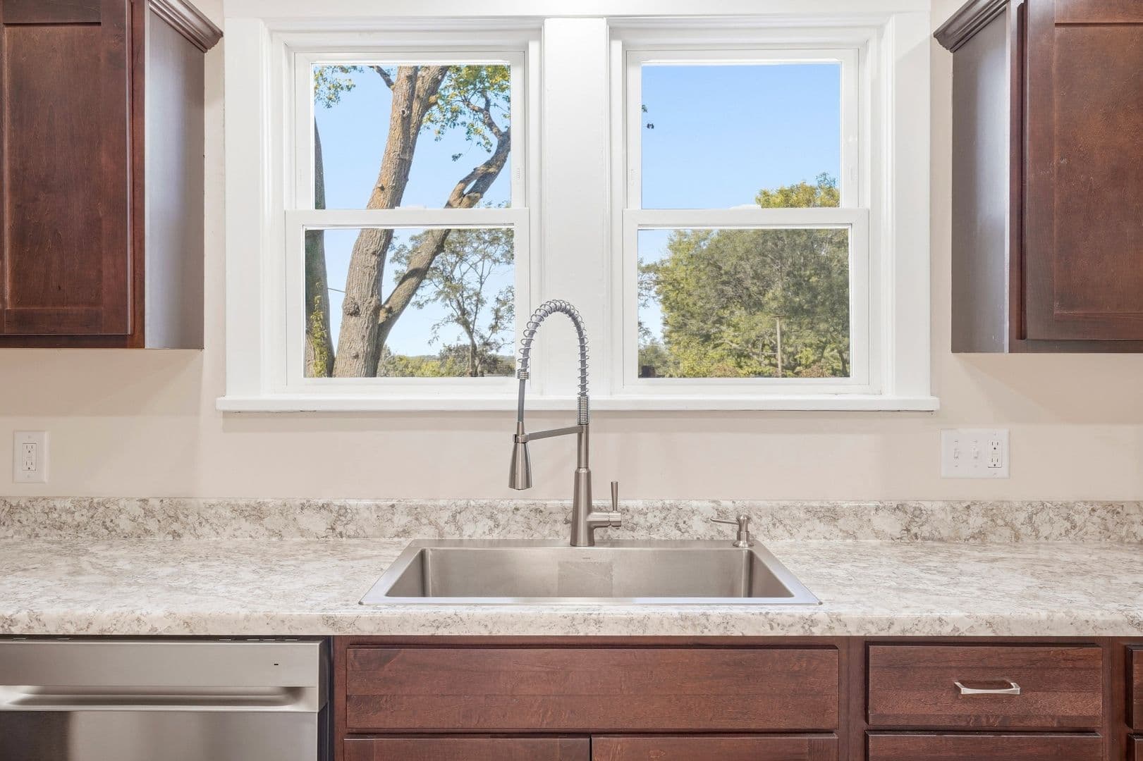 Saint Paul House: 527 Arlington Ave E