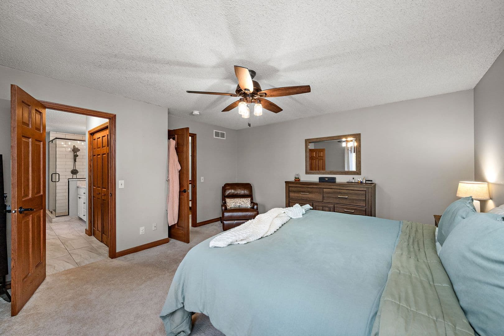 Lakeville House: 16425 Kingswood Ct