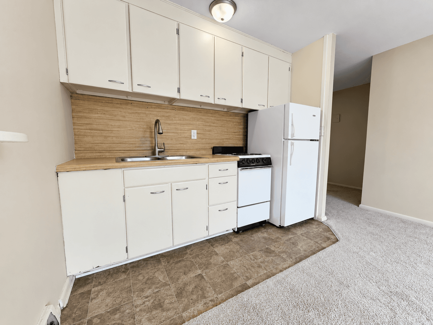 Saint Paul Apartment: 1936 Ford Parkway