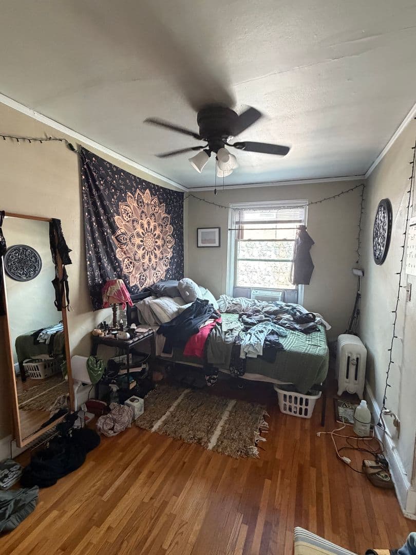 Saint Paul Apartment: 1962 Grand Ave