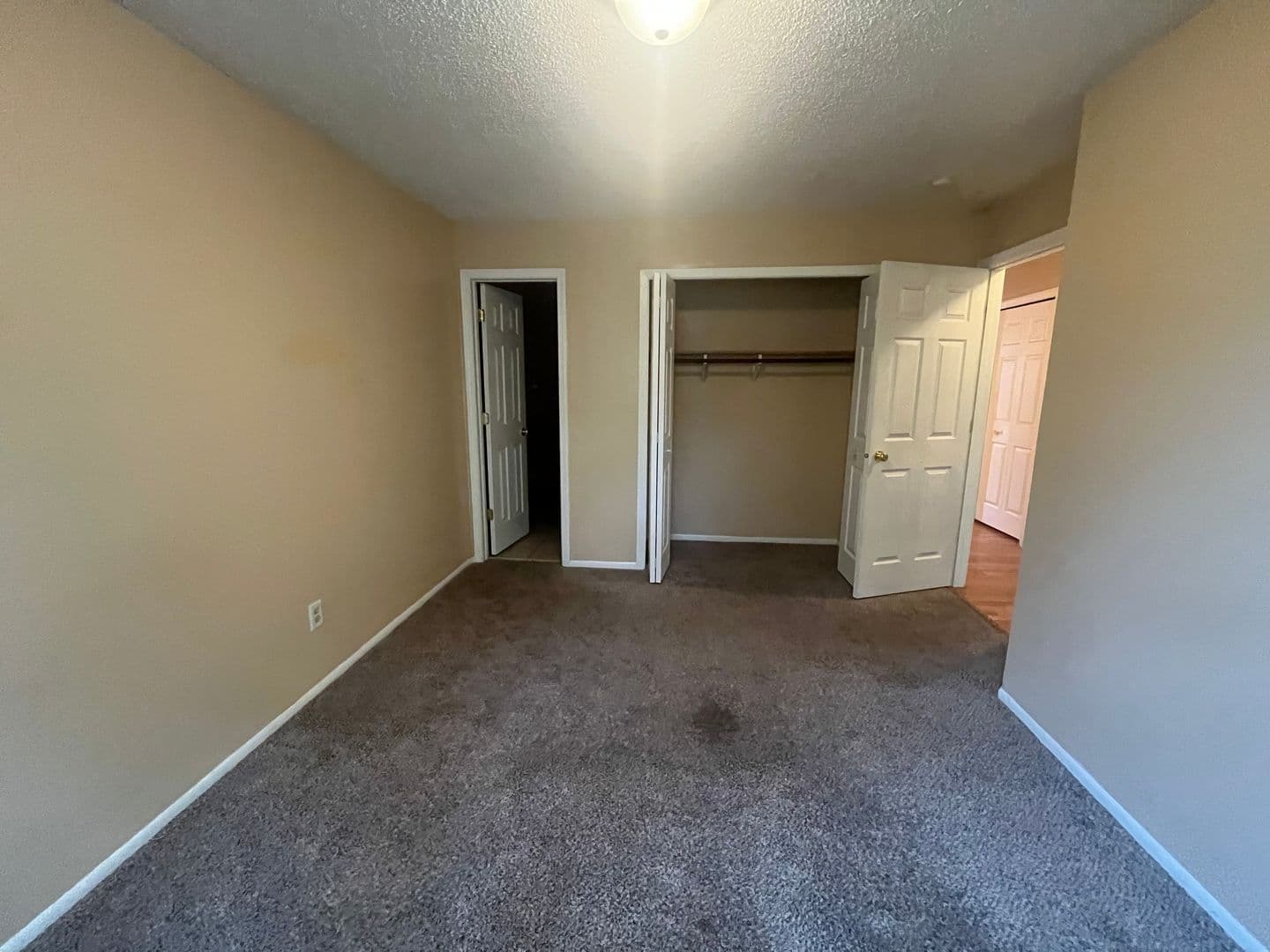 Eagan Apartment: 942 Wescott Trail
