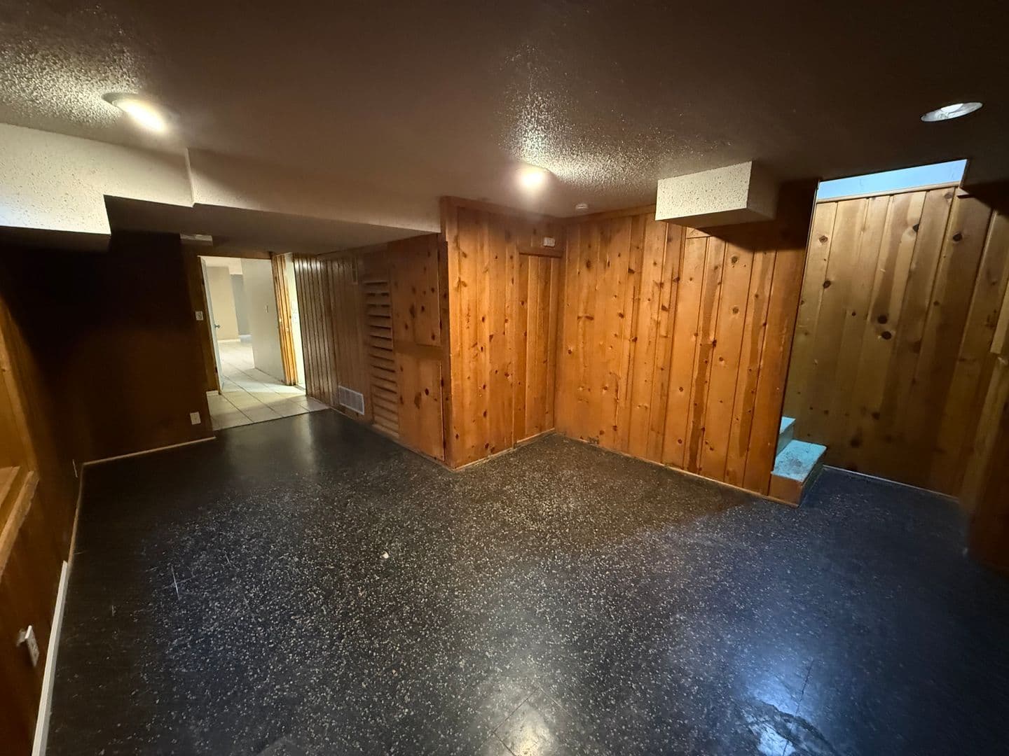 South Saint Paul Apartment: 708 1st Ave S