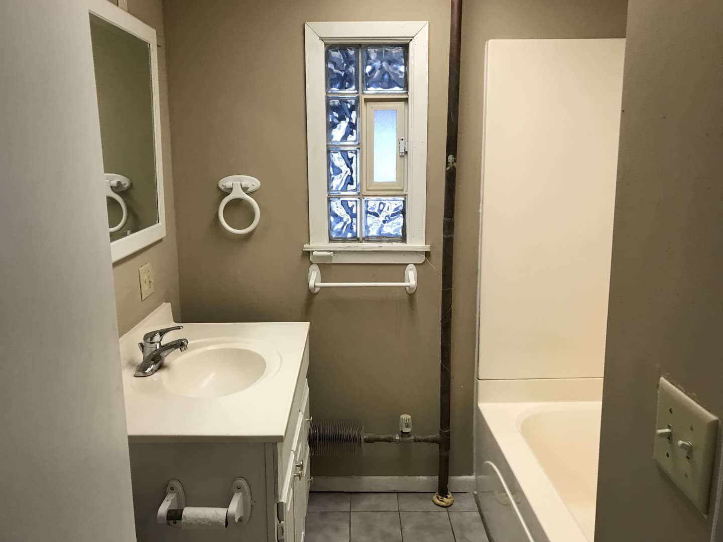 Saint Paul Apartment: 893-895 Fry St