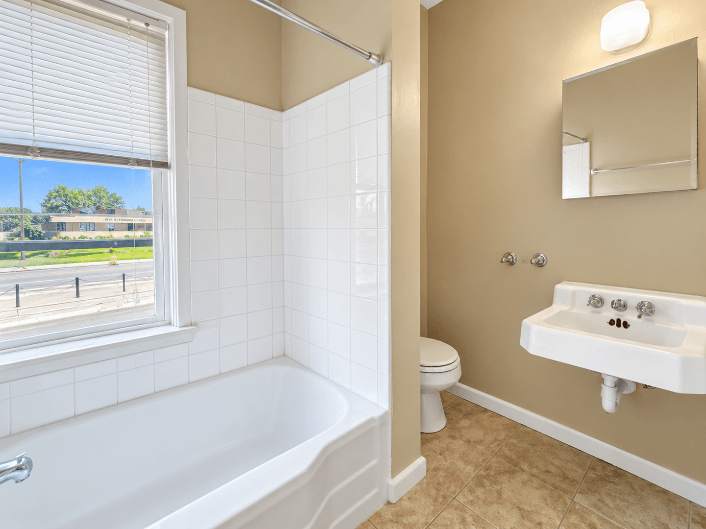 Saint Paul Apartment: 478 Herschel St.