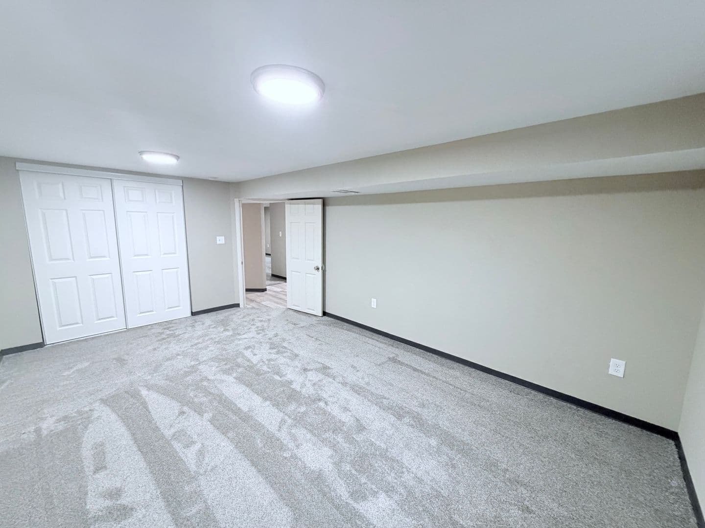 Brooklyn Park House: 1924 Whitewater Trl N
