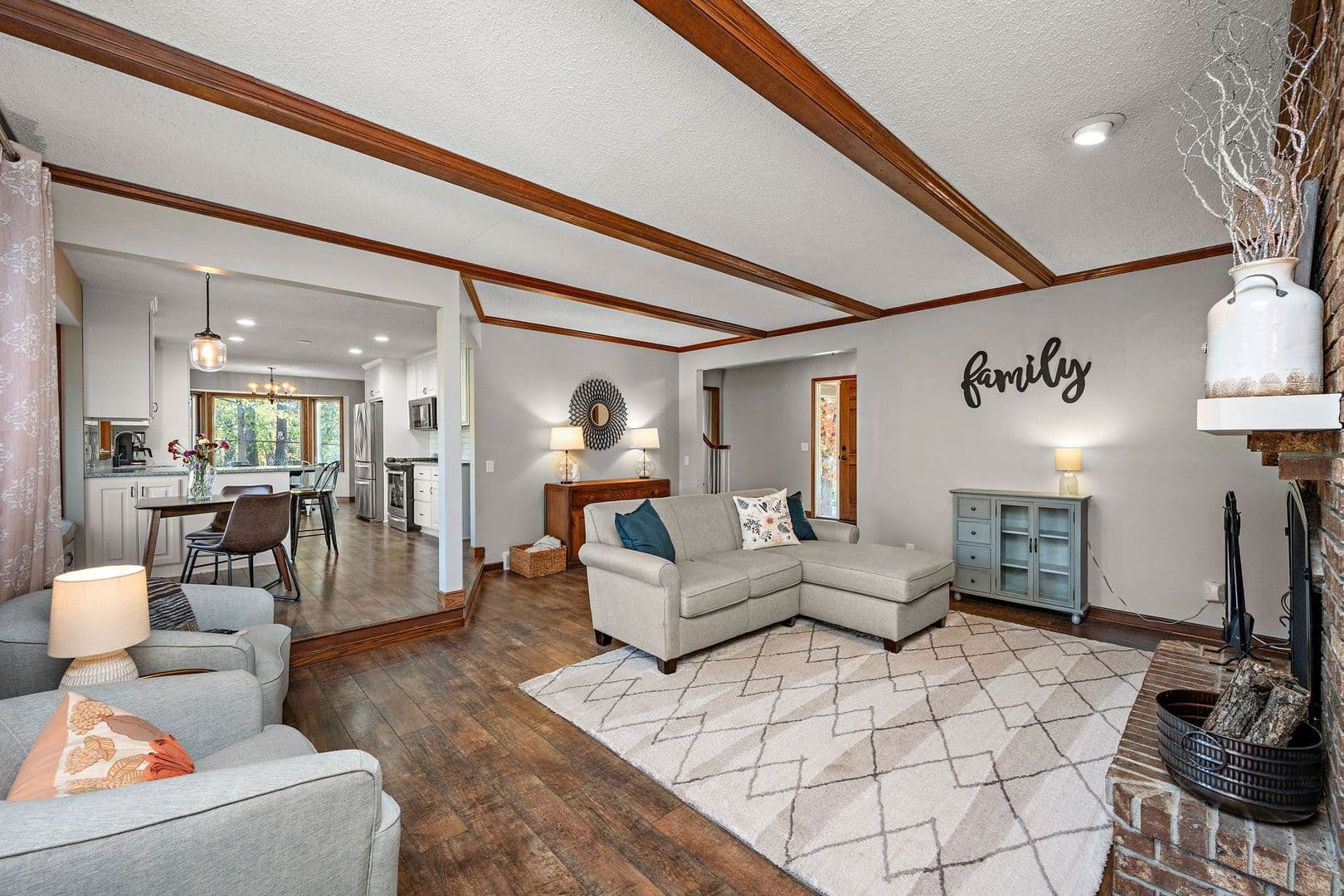 Lakeville House: 16425 Kingswood Ct