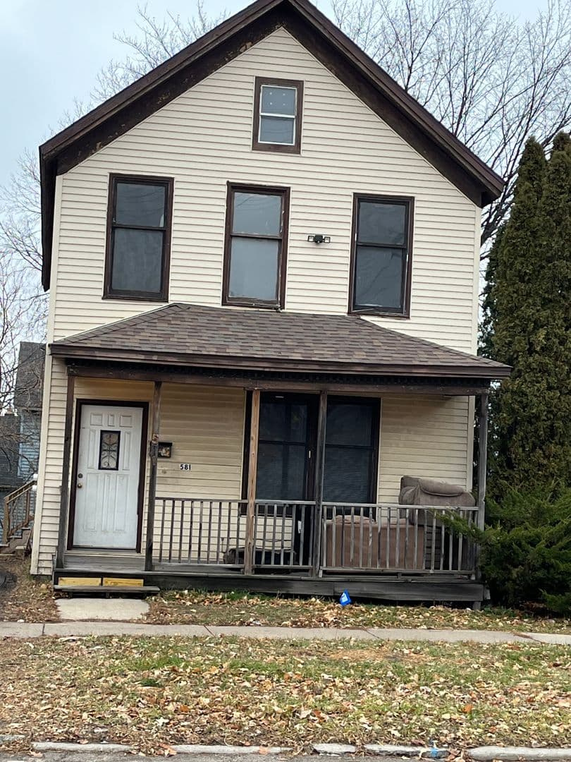 Saint Paul Apartment: 581 Park Street