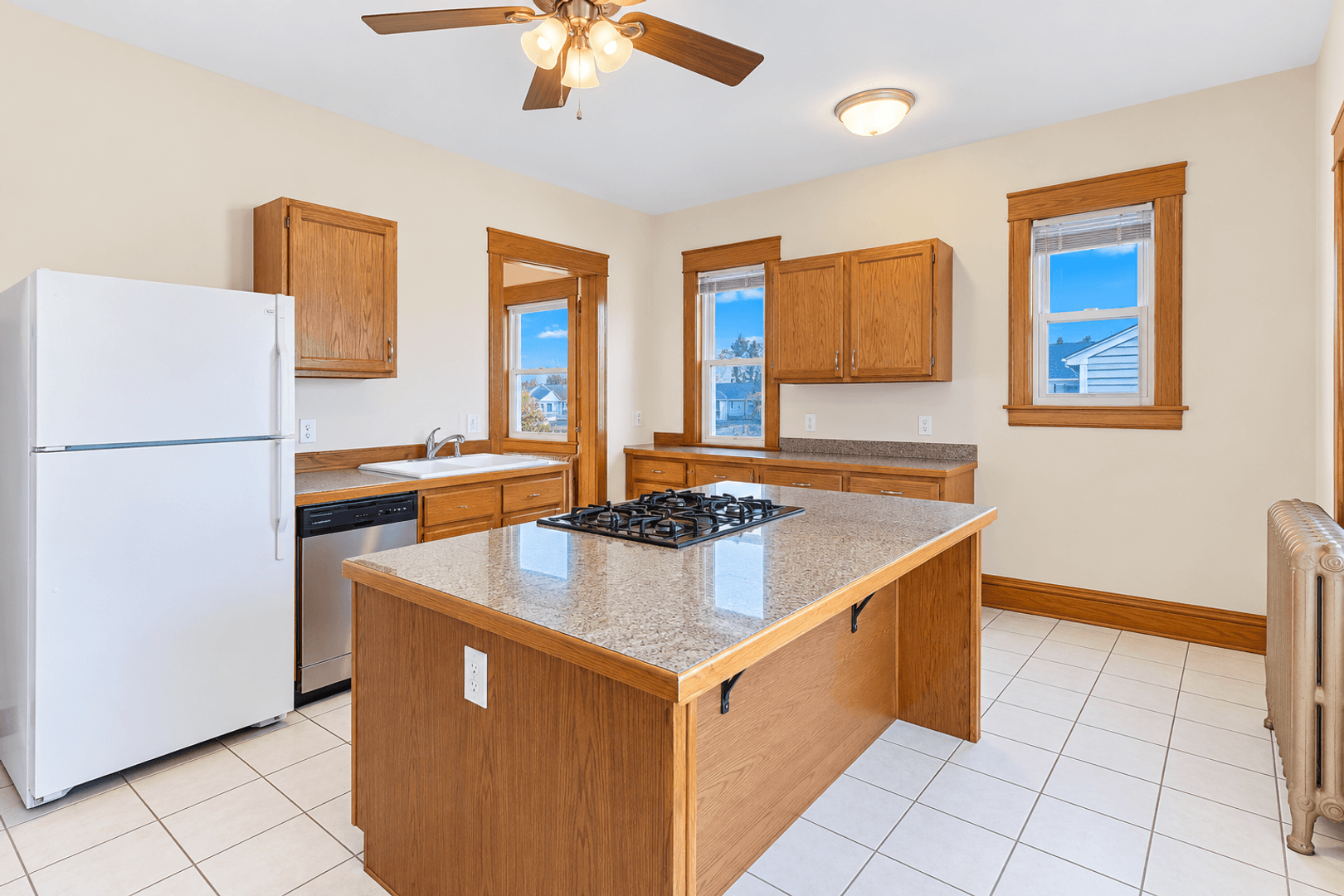 Saint Paul Apartment: 1607-1609 Van Buren Ave
