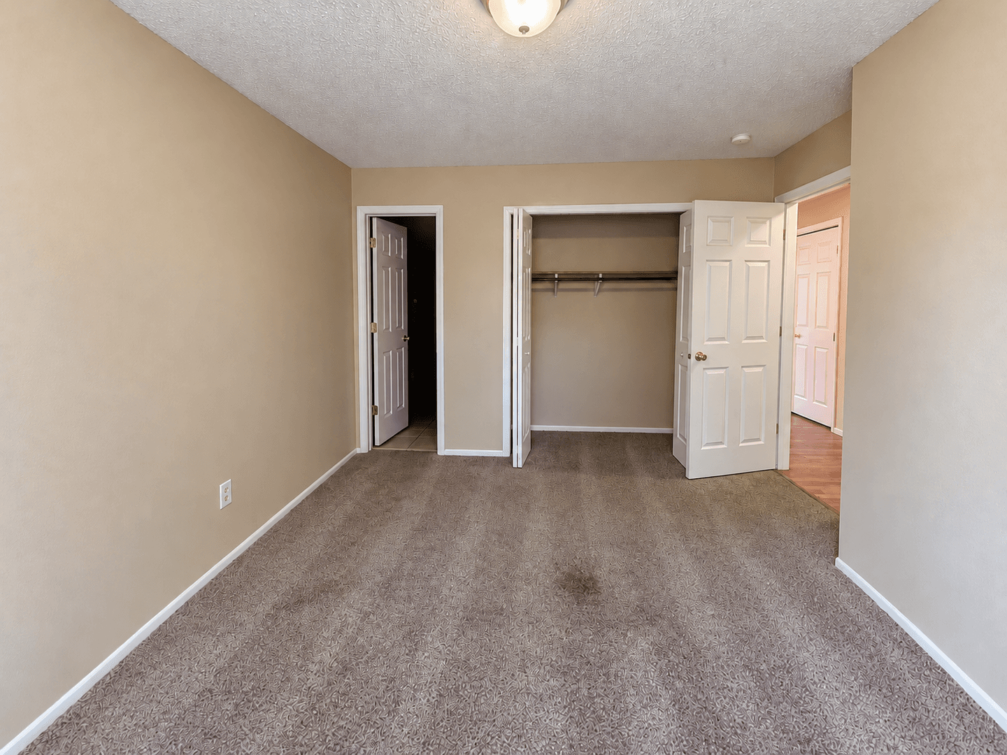 Eagan Apartment: 942 Wescott Trail