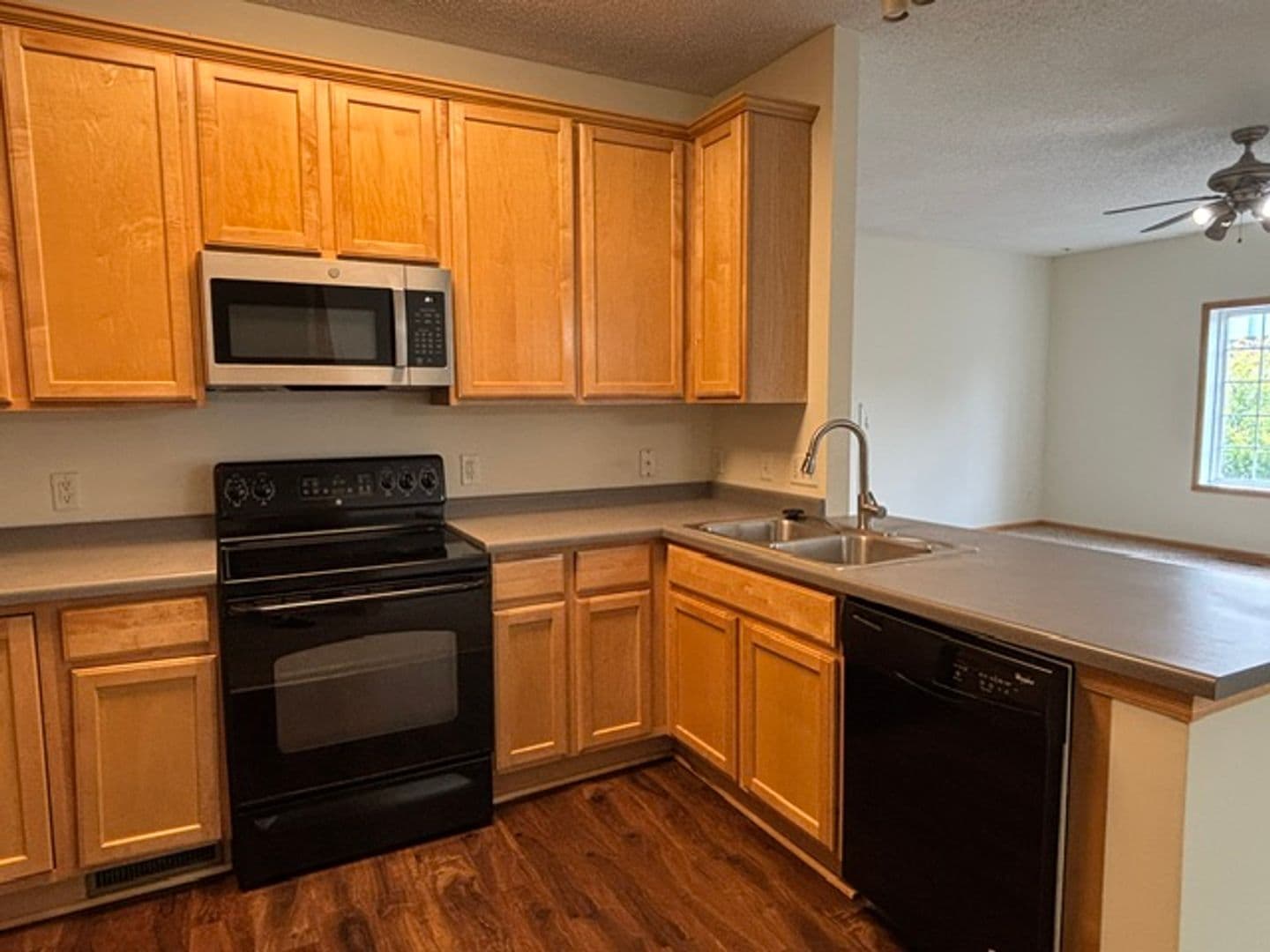 Lakeville House: 18340 Kerrville Trail