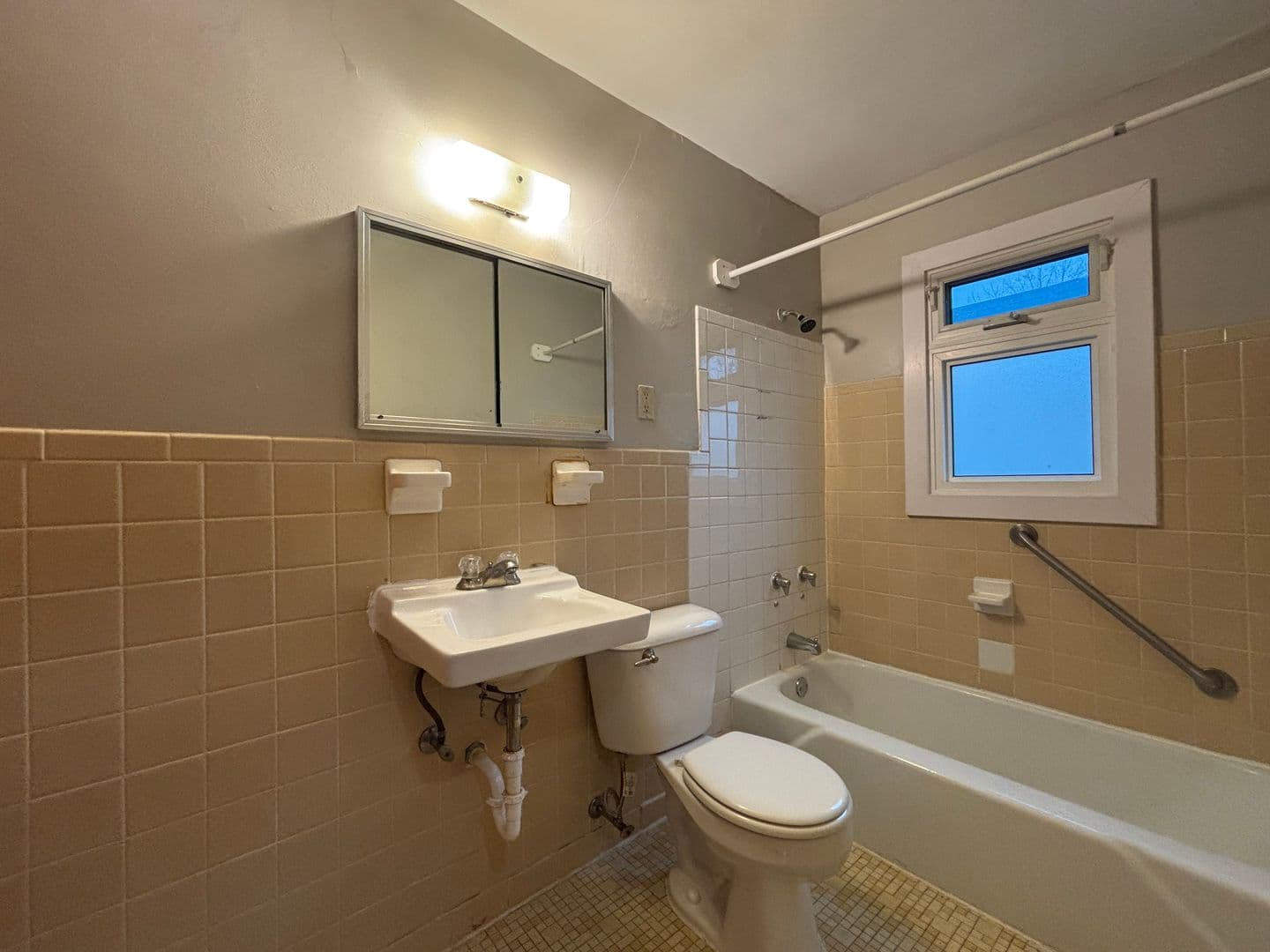 Saint Paul Apartment: 984 Van Buren Ave