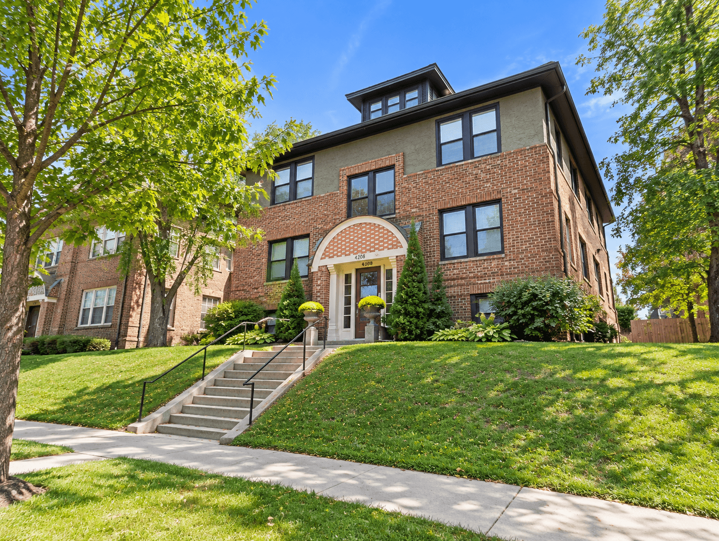 Saint Paul Apartment: 1091 Goodrich Ave