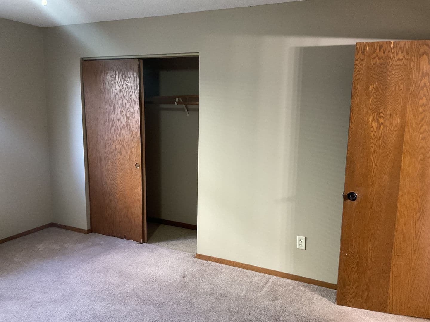 West Saint Paul Apartment: 330 West Annapolis St