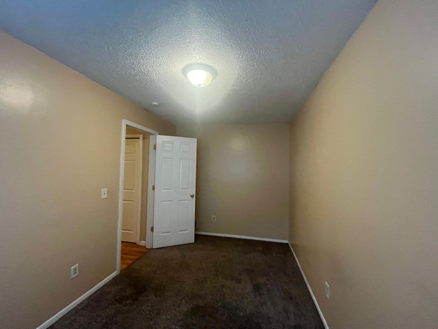 Eagan Apartment: 942 Wescott Trail