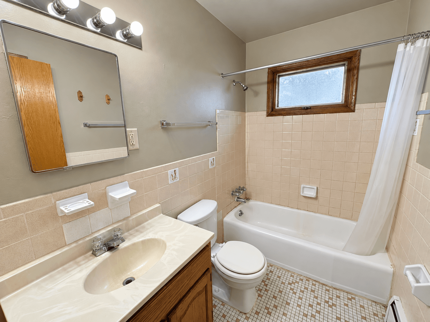 Saint Paul Apartment: 1360 Payne Ave