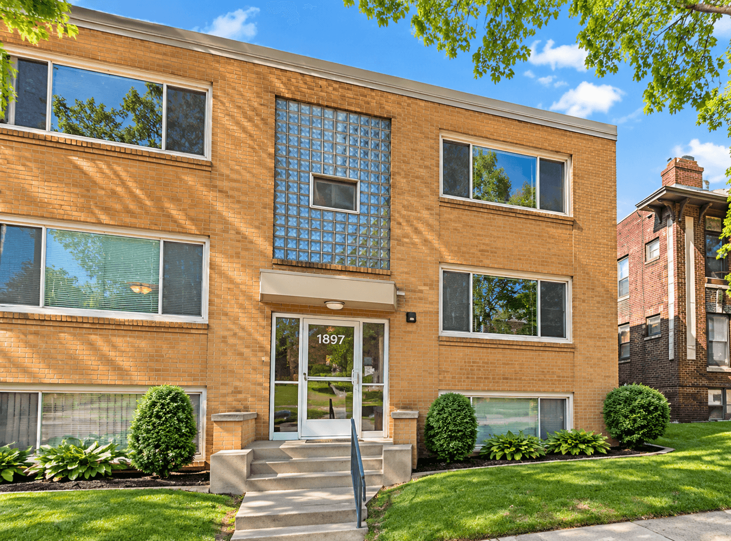 Saint Paul Apartment: 1897 Grand Ave