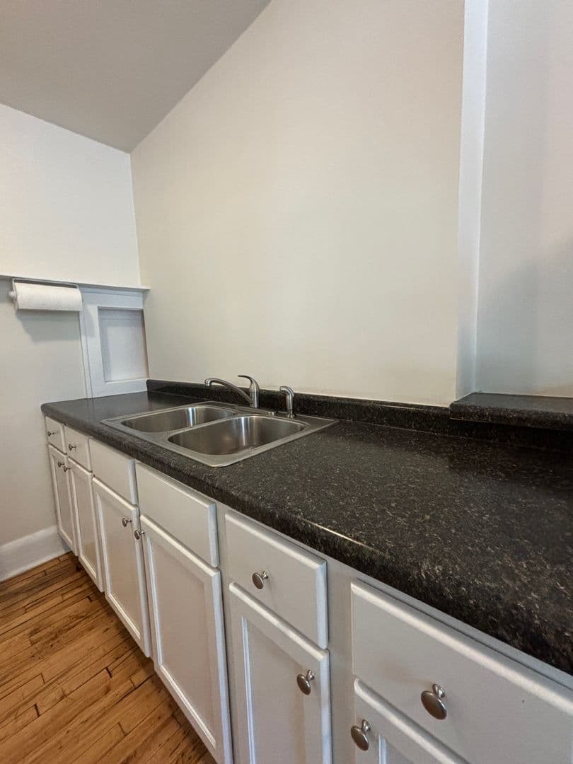 Saint Paul Apartment: 1756 Grand Ave