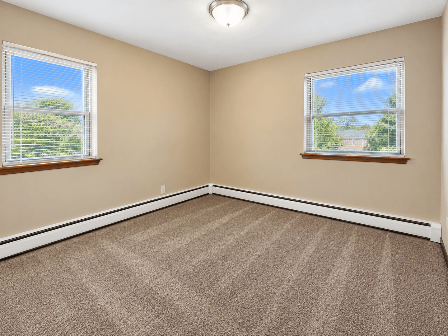 Saint Paul Apartment: 1573 Hartford Ave
