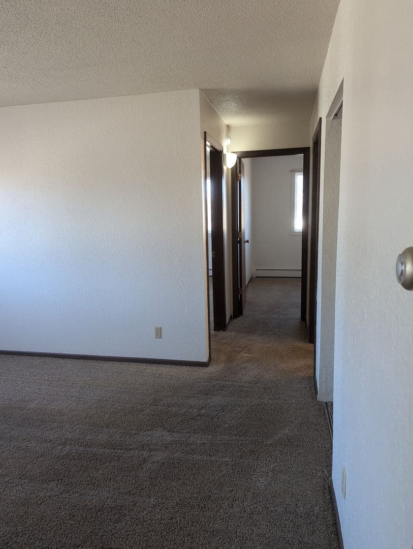 Luverne Apartment: 415 E Luverne St