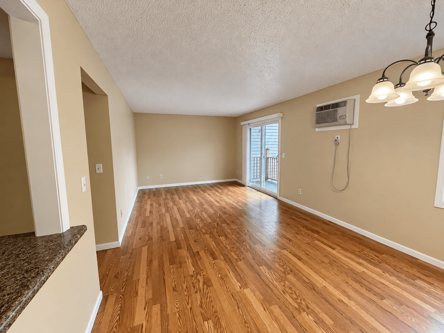 Eagan Apartment: 942 Wescott Trail