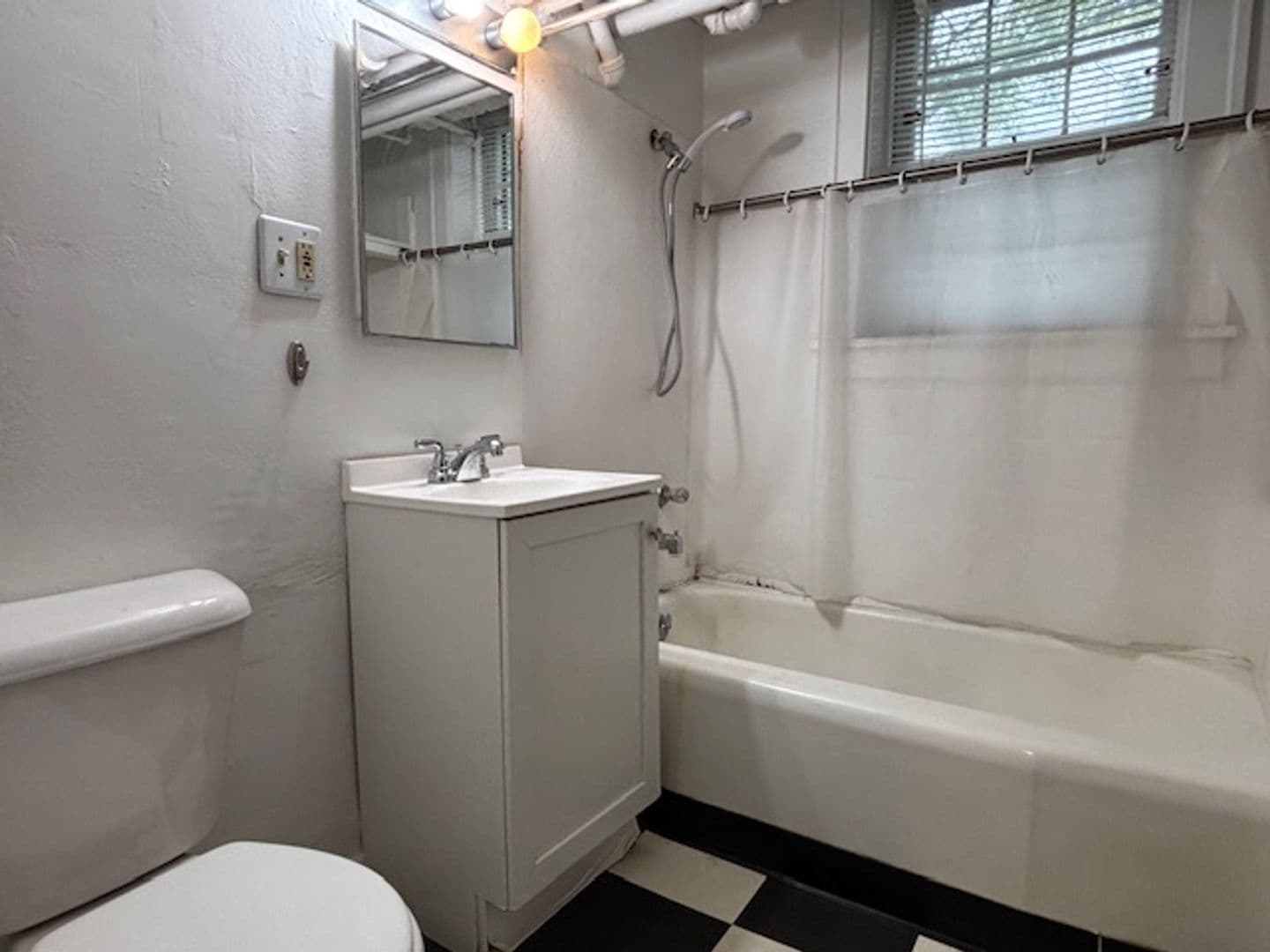 Saint Paul Apartment: 1670 Marshall Ave