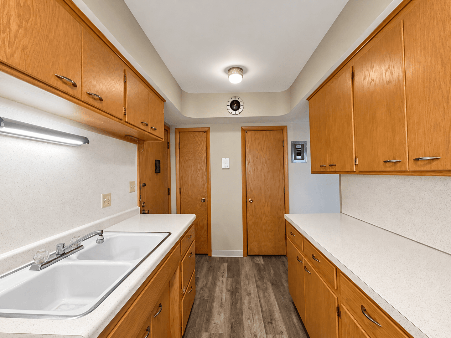 Saint Paul Apartment: 996 Van Buren Ave