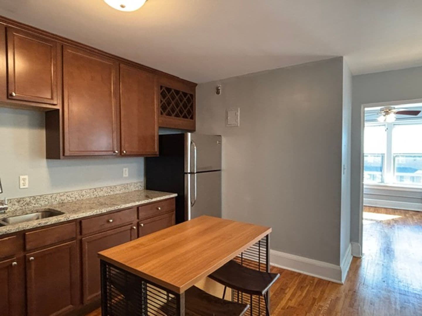 Saint Paul Apartment: 1967 Grand Ave