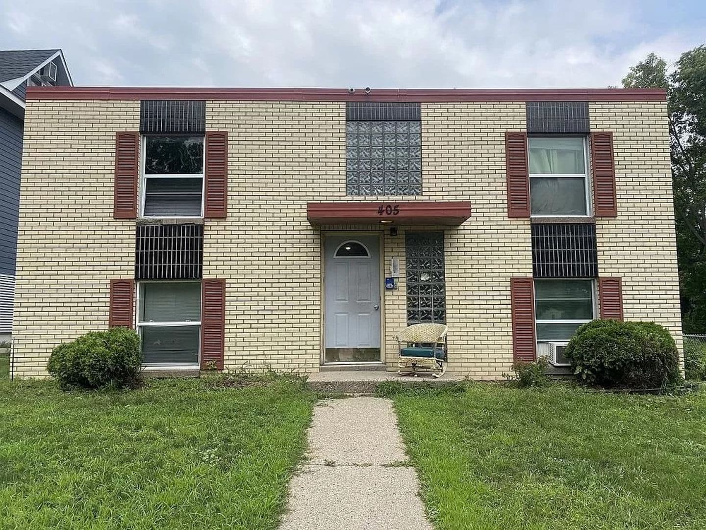 Saint Paul Apartment: 405 Fairview Ave N