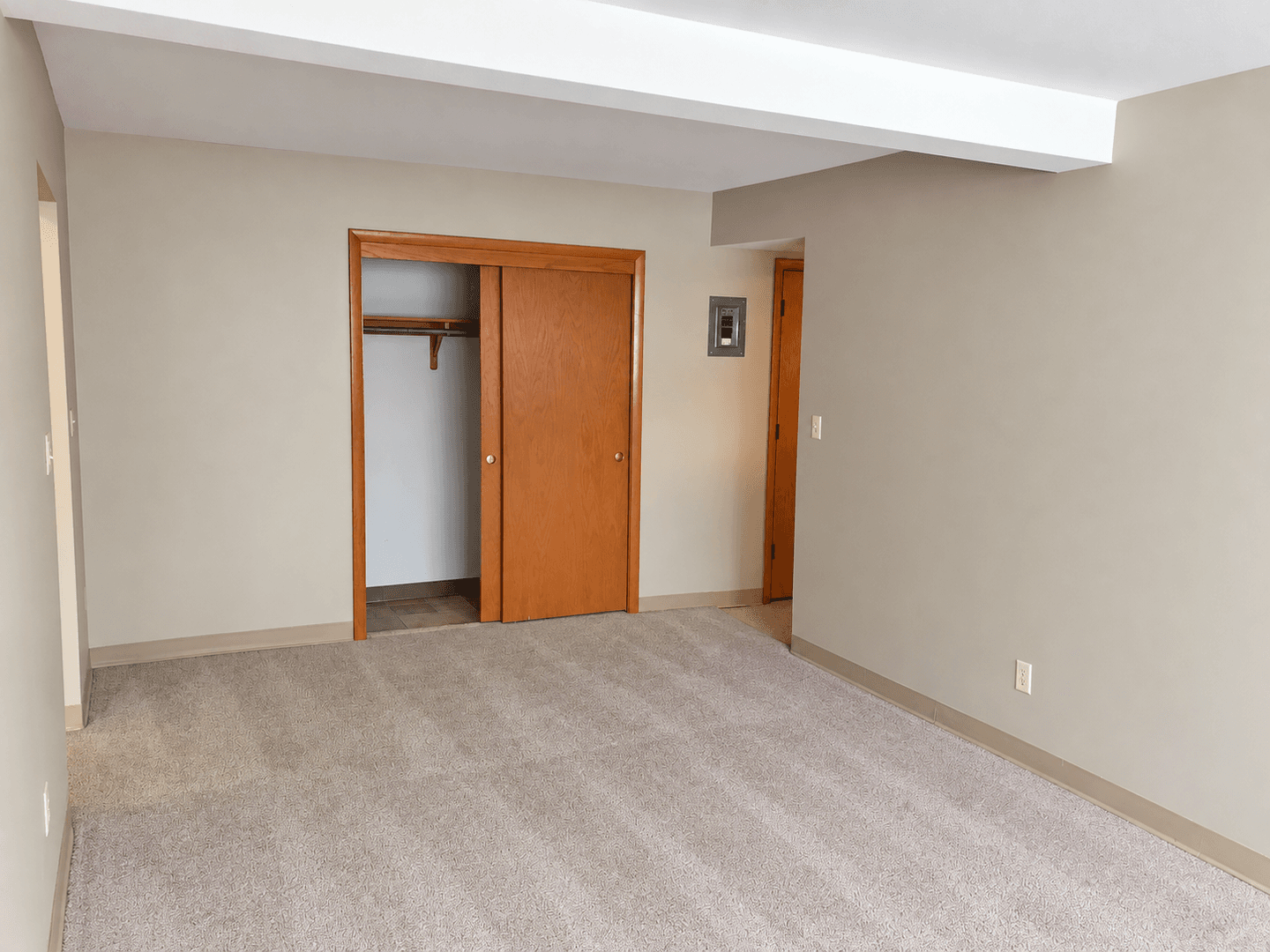 Saint Paul Apartment: 996 Van Buren Ave