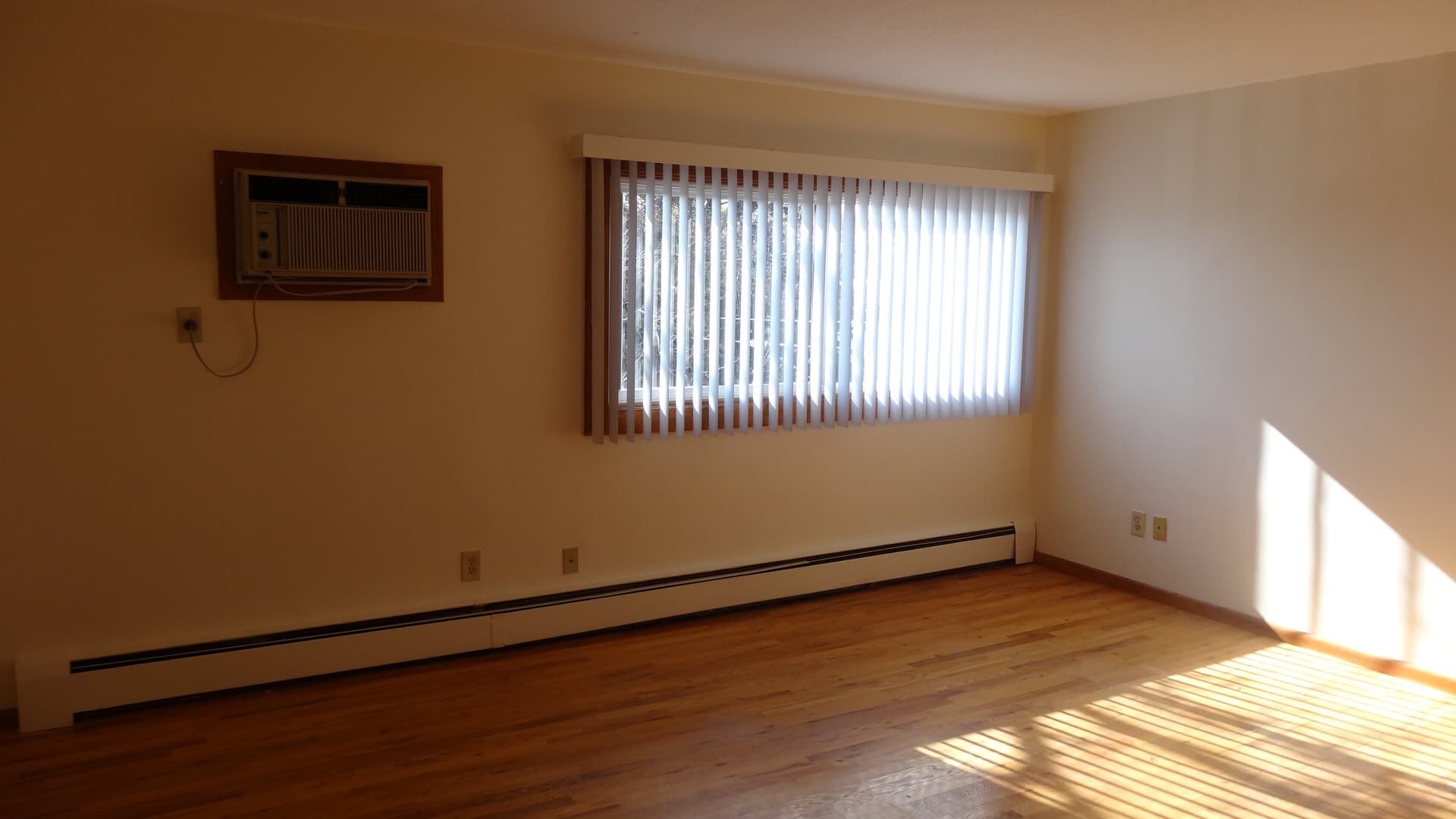 New Brighton Apartment: 804 6th St NW