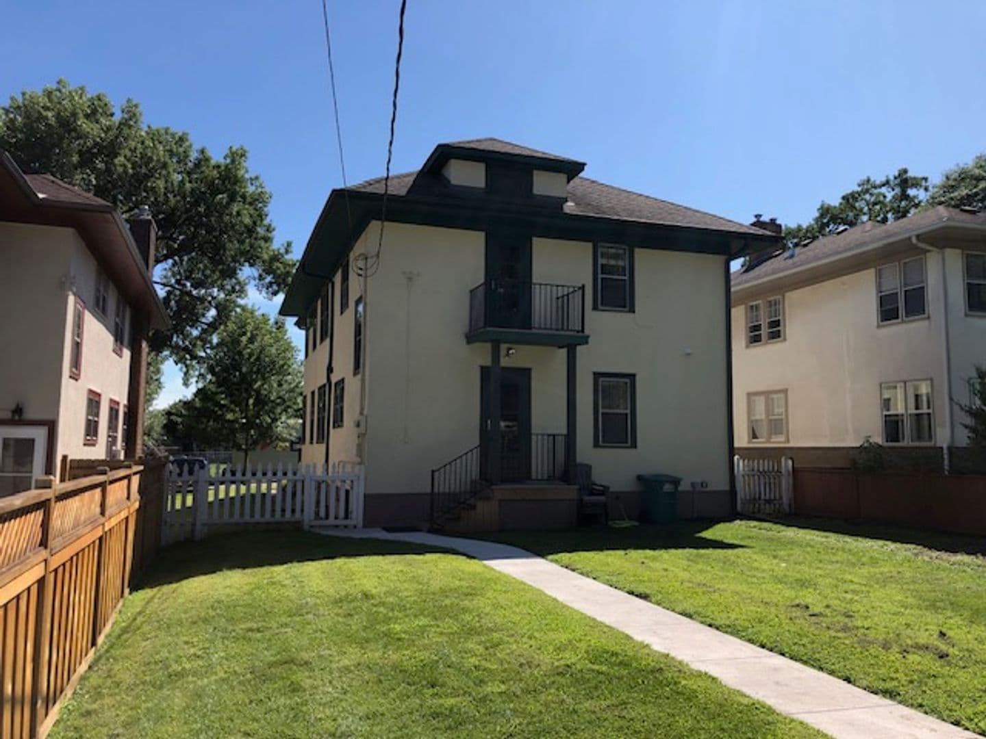 Saint Paul Apartment: 1135-1137 Goodrich Ave