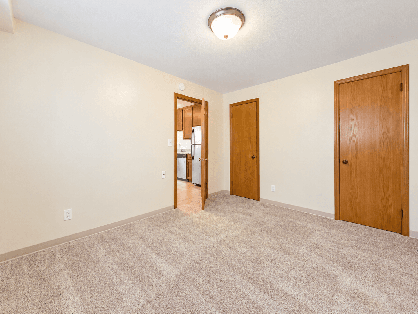 Saint Paul Apartment: 1897 Grand Ave