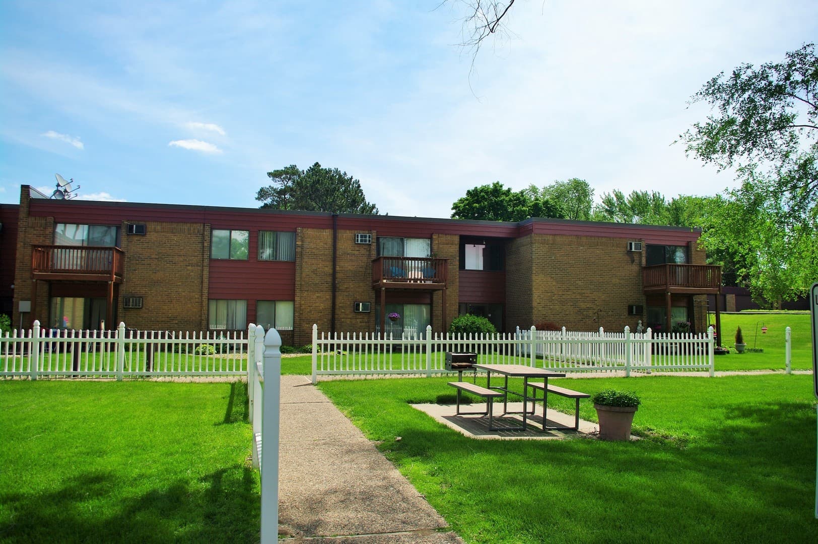 Bloomington Apartment: 2021 W 90th St
