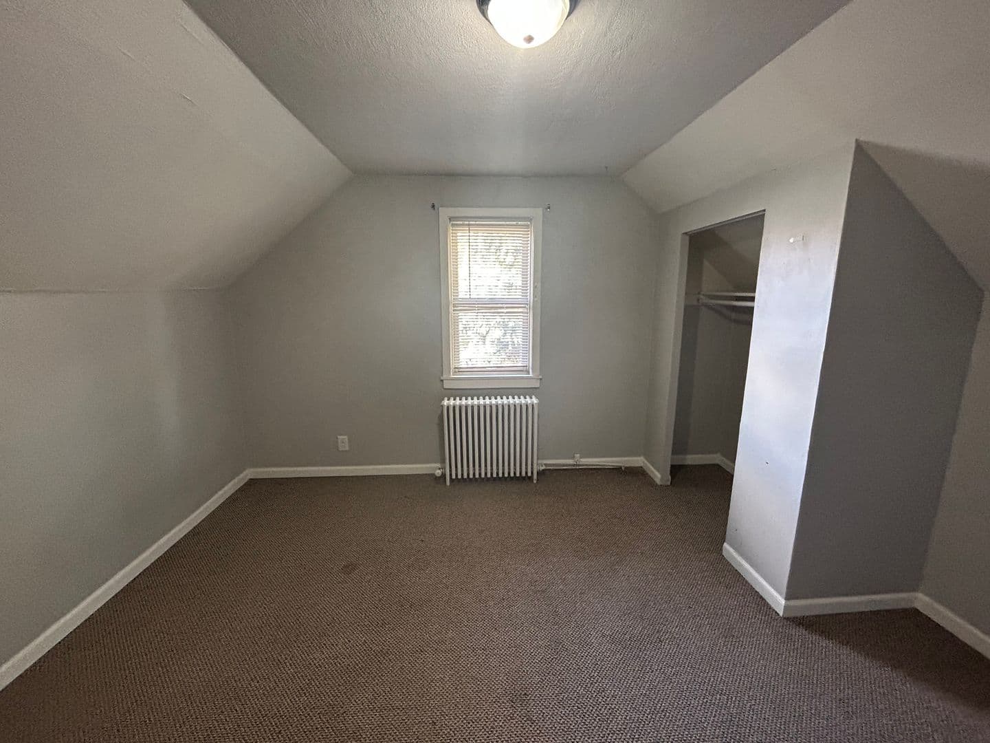South Saint Paul Apartment: 239 Park St W