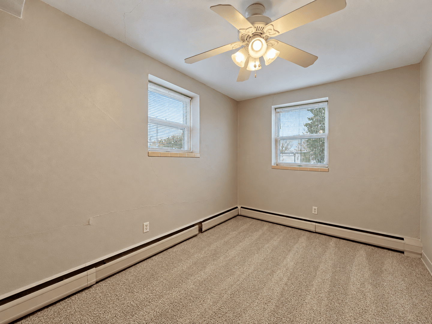Saint Paul Apartment: 996 Van Buren Ave