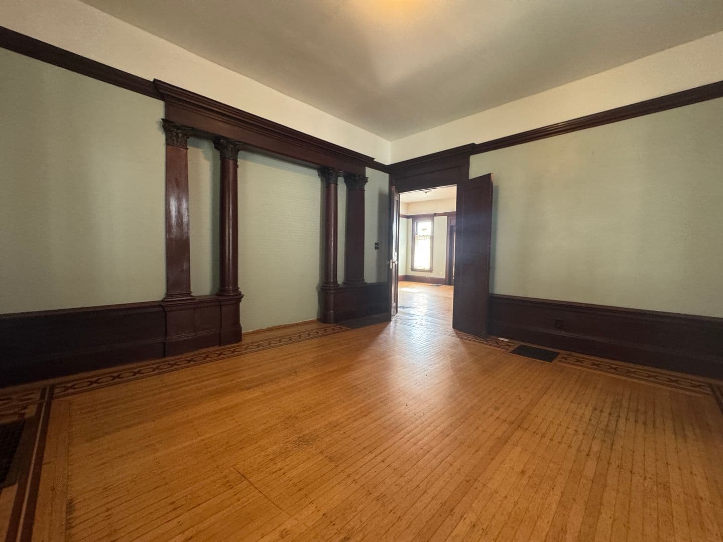 Minneapolis Apartment: 2526 Polk St NE