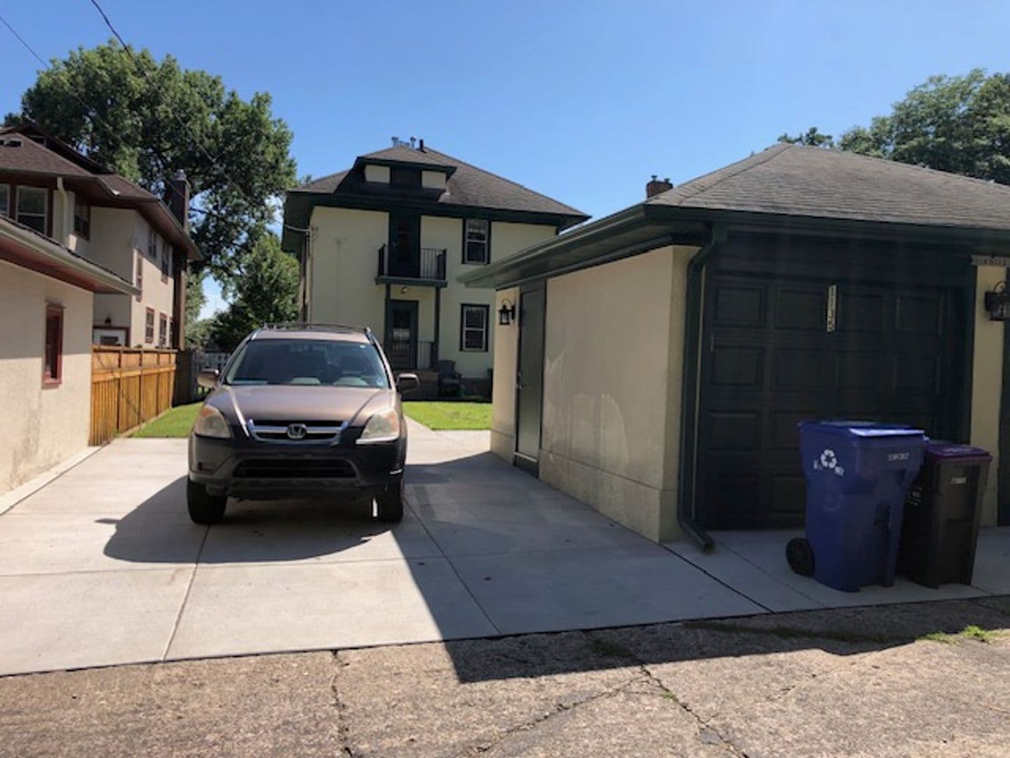 Saint Paul Apartment: 1135-1137 Goodrich Ave
