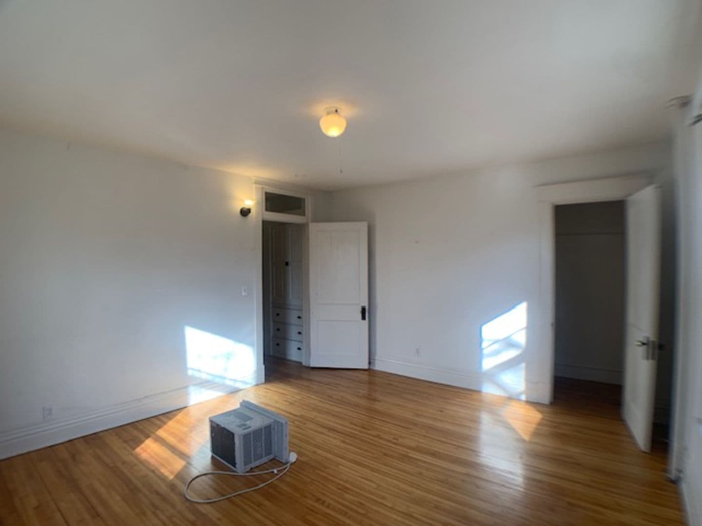 Saint Paul Apartment: 1607-1609 Van Buren Ave